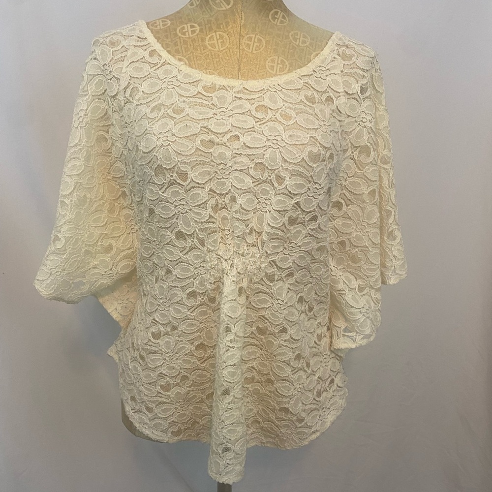 L “Caito” Cream Lace Batwing Sleeve Top